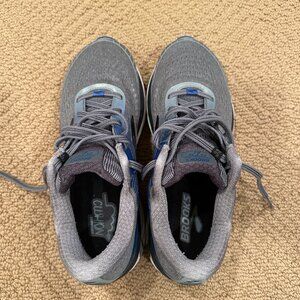 Brooks Adrenaline GTS 18 Sneakers - size 9.5